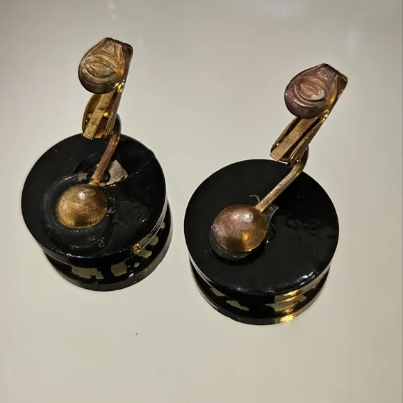 Vintage Black and White Clip-on Earrings - Picture 3 of 4